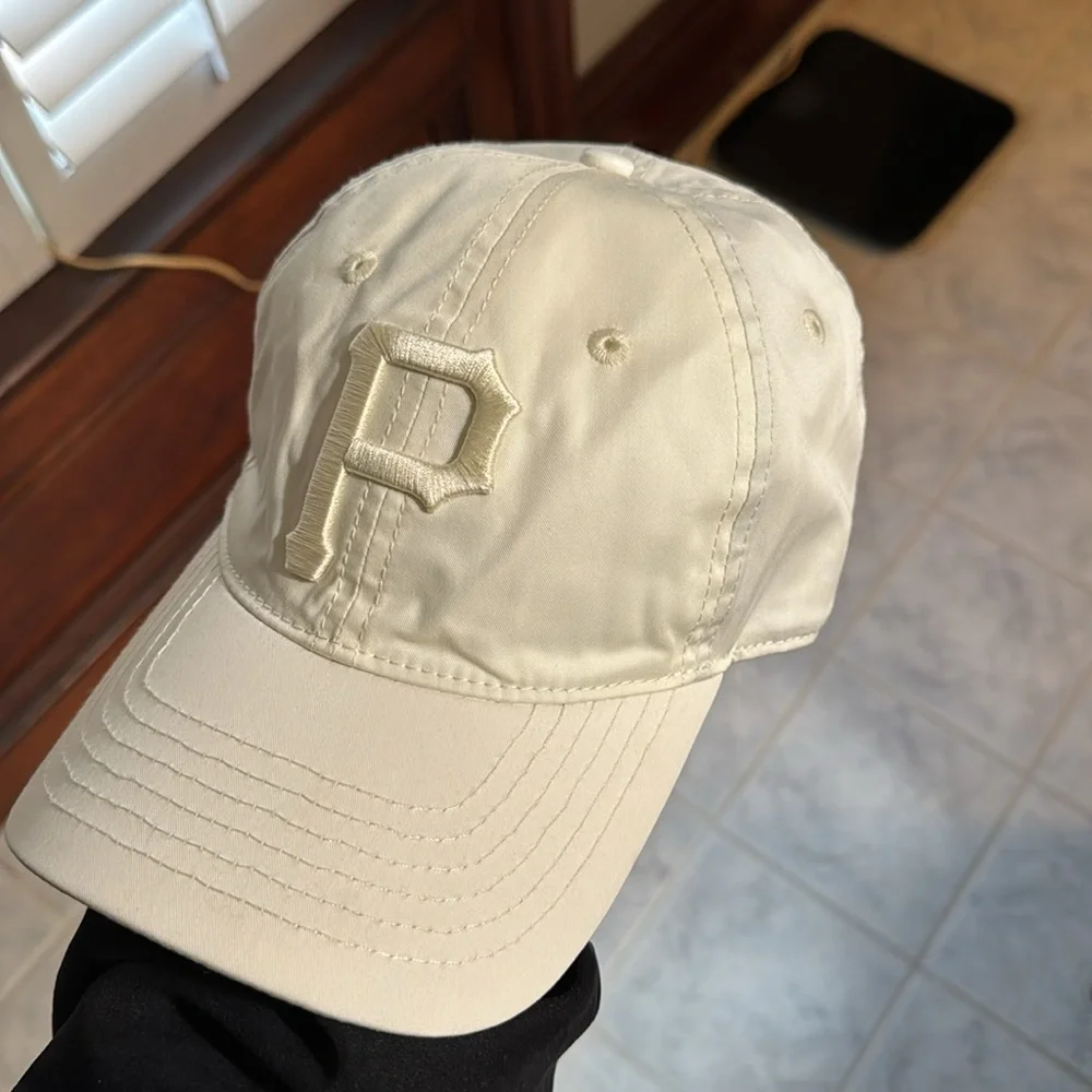 MLB Pirates hat - Picture 1 of 8
